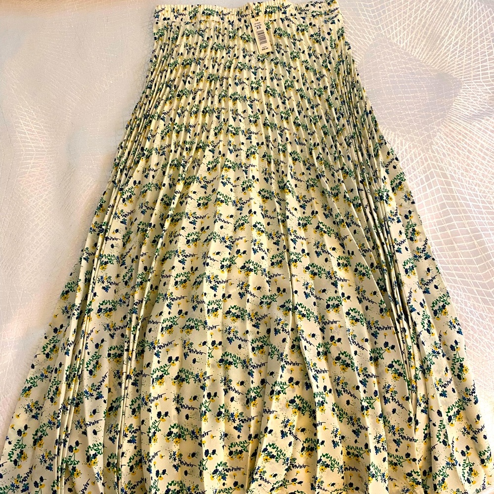 Midi pleated skirt NWT, XS